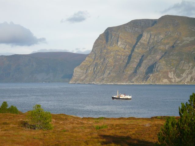 Ein landsmøtedelgat tok bilde av Atløy i Sildagagpet frå øya Selja 